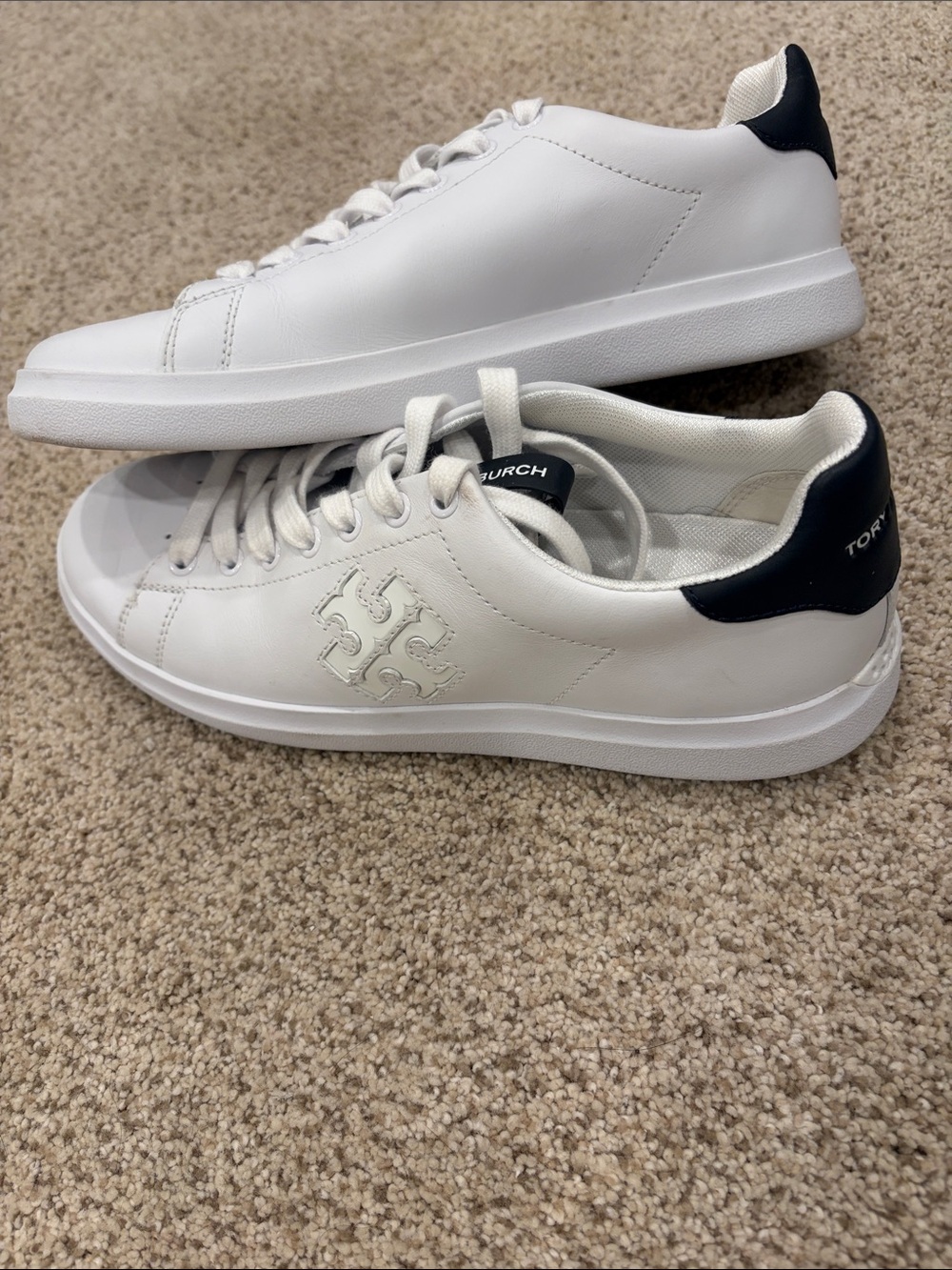 Tory Burch women’s 7 White/Navy Leather Low-Top Sneakers - Picture 3 of 8
